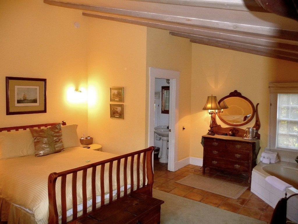 The Orchid Inn Santa Barbara Room photo