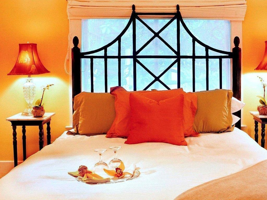 The Orchid Inn Santa Barbara Room photo