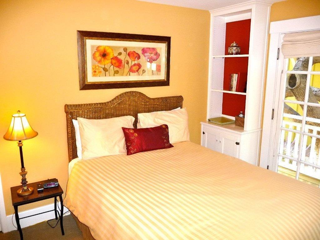 The Orchid Inn Santa Barbara Room photo